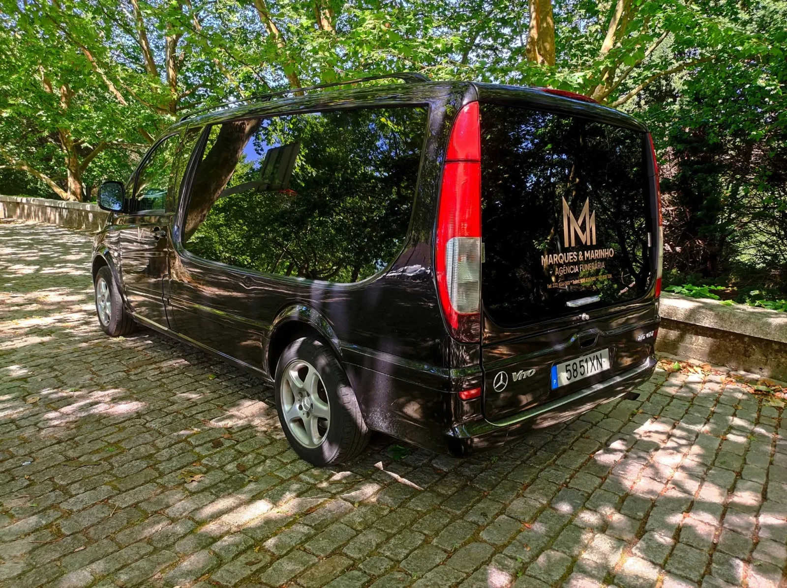 Viatura funerária Marques & Marinho para remoção e transporte